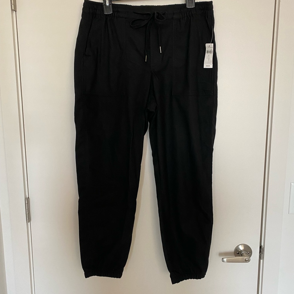 NWT Gap Black Jogger Pants. Super comfortable! Size Large.